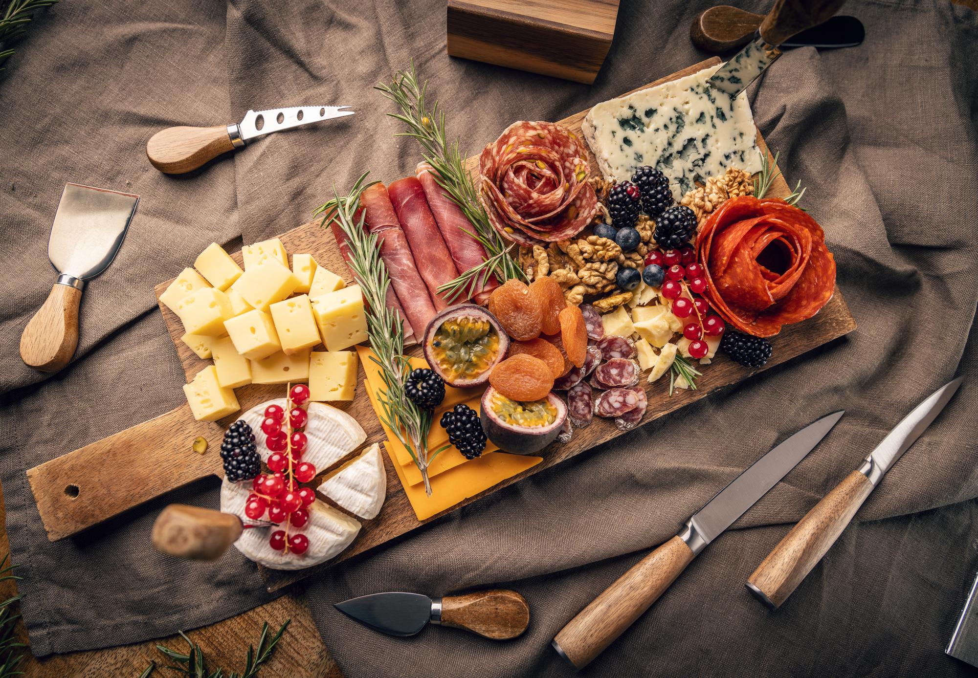 Tagliere con ingredienti selezionati